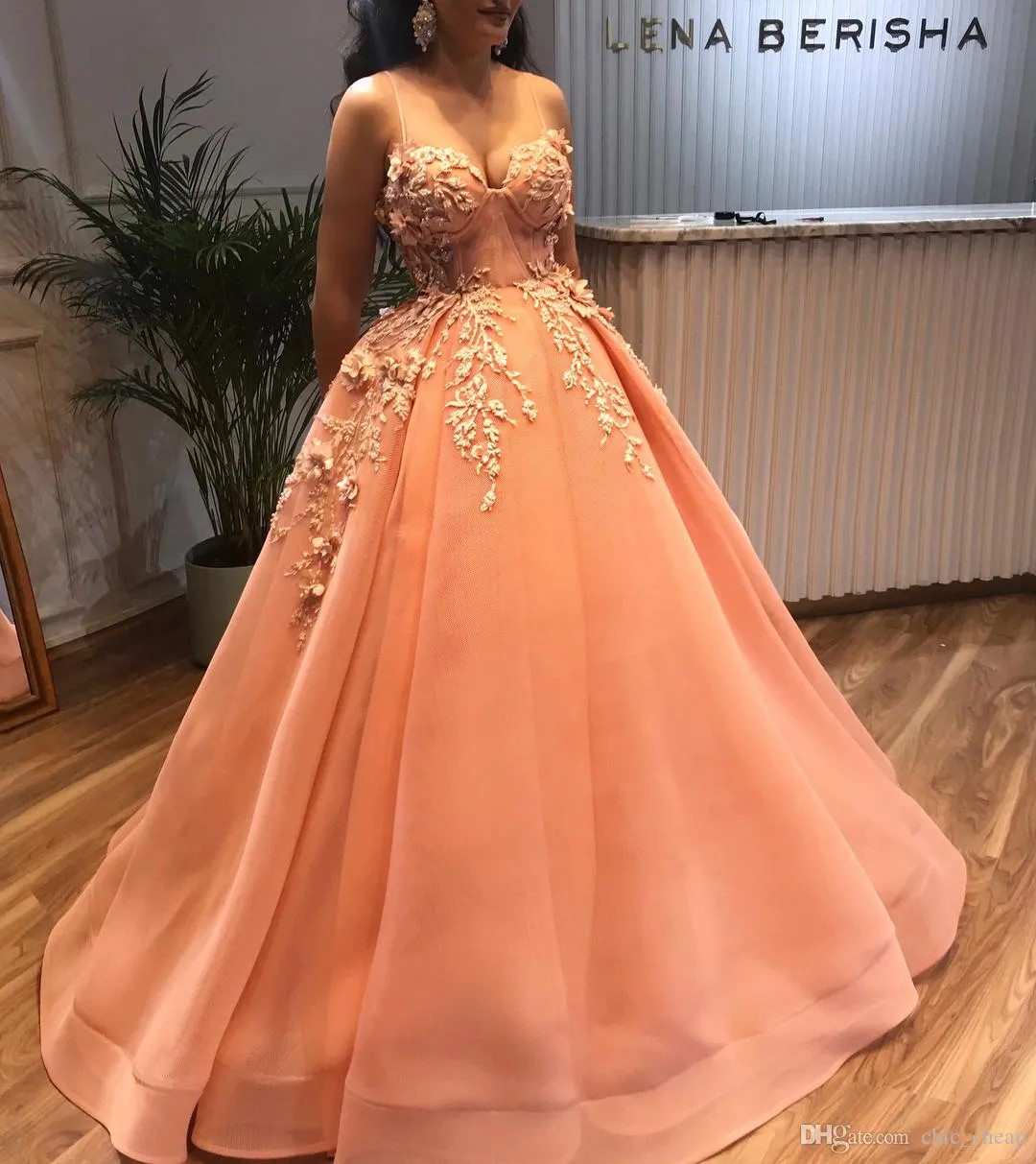 Blush Pink 3D Floral Appliques Evening Dresses Spaghetti Beaded A Line Ball Gown Prom Dresses Sexy Girls Pageant Dress Formal Party Gowns