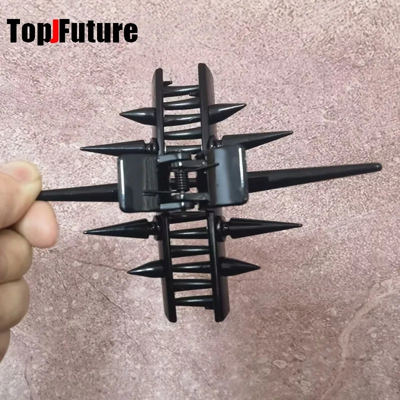 Women Y2K girl Harajuk Gothic lolita cosplay Grasp Clip spike horn Oval Hollow rivet Grasp Hair Crab Hair Accessories claws 250730