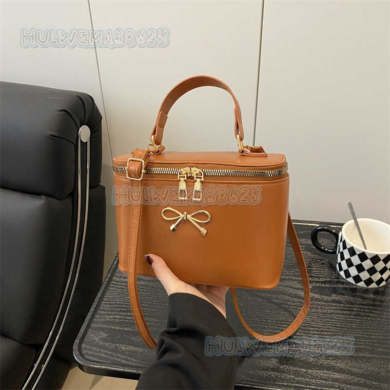 2025 New Box Bag Commuting Fashion Single Shoulder Crossbody Bag Simple Versatile Elegant Small Handbag Small Square Bag H250806