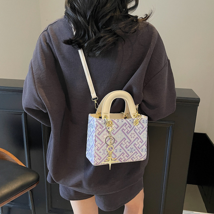 Free Shipping Designer Luxury Women's Handbag High-end Ethnic Style Wanji Pattern National Style New Handheld Bucket Bag Versatile Single Shoulde