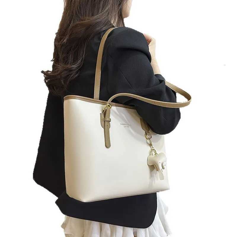 New Ladies Commuter Bag Tote Large Capacity Bag Texture Fashion Hundreds of Summer Shoulder Bag Z250807