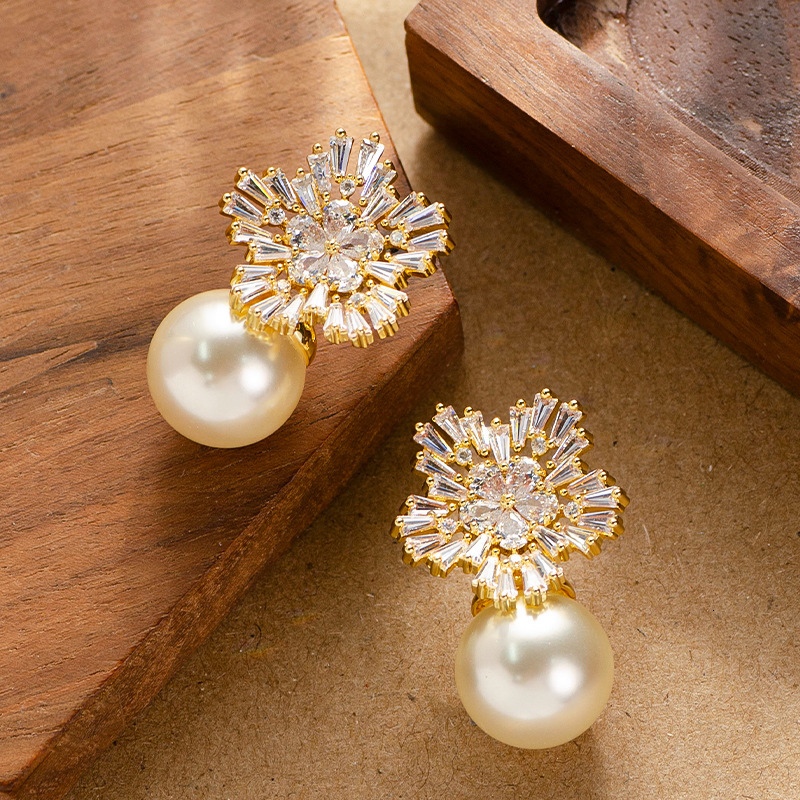 French Style Light Exquisite Inlaid Crystal Zircon Snowflake Pearl Earrings for Women Elegant Simple High-end Sier Needle Ear Jewelry