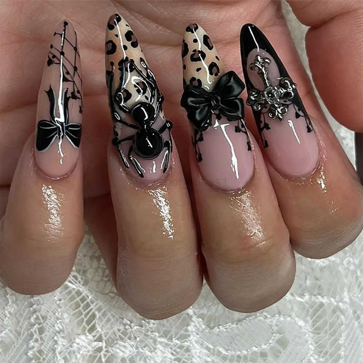 24pcs Silver Spider Design Fake Nails Halloween Gothic Punk False Nail Tips Wearable European Heavy Metal Almond Press-on Nails Z250807
