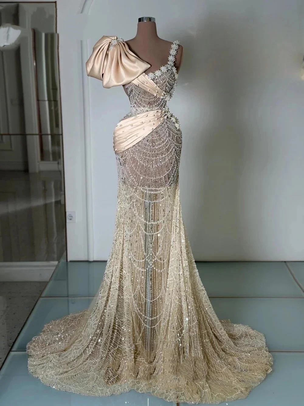 Gorgeous Evening Dresses For Women Jewel Neck Sleeveless Bow Gown Pearls Beading Sequins Sweep Train Dress Party Customized Dress