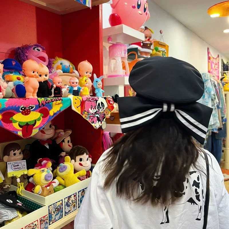 2022 Summer Oversized Bow Beret for Women Ins Popular Striped Designer Berets Hat Niche Painter C Janese Sailor Hats XJ250807