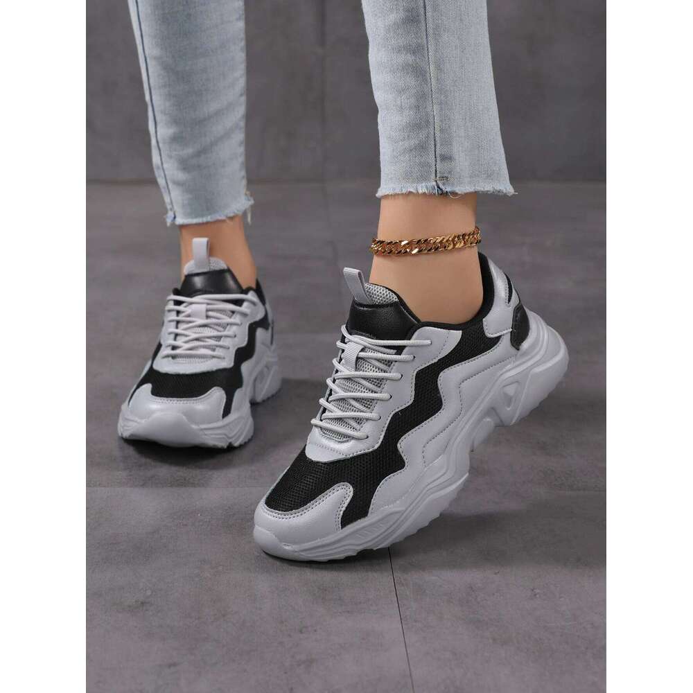 Lightweight Mesh Breathable Women's Sneakers Versatile Casual designer White Shoes for Comfortable Wear