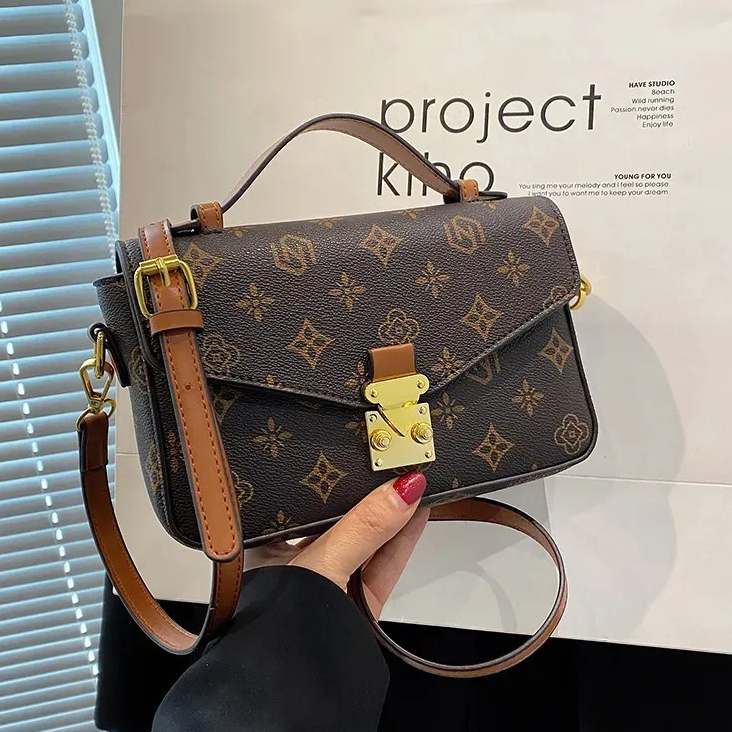 Designer Bag Luxury Bag Women Crossbody Mobile Phone Shoulder Bag Design Sier Colored Internet Famous Popular New fashionable printed shoulder bag Pur