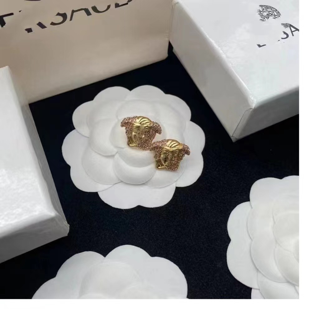 designer earrings stud luxury jewelry for men women gold silver woman light minimalist high end niche design letter fashion versatile brass versacely versace2 GGZW