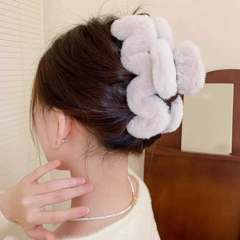 14cm Large Hair Claw Fashion Plush Big Crab Hair Clip For Women Back Clip For Thick Hair Cute Plush Ponytail Hair Accessories U250807
