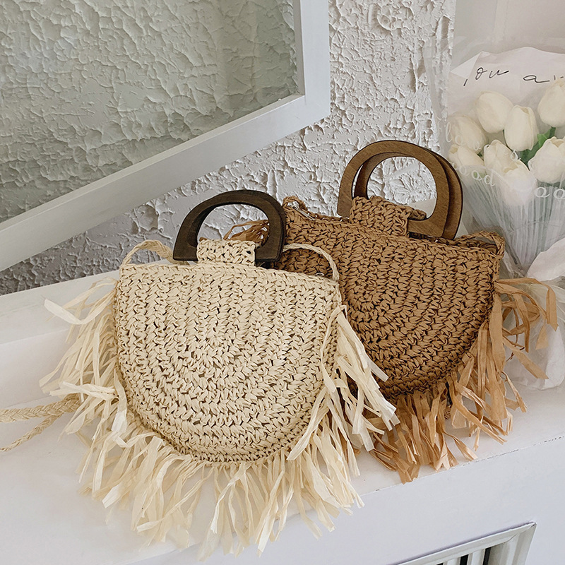 Free shipping designer Internet Celebrity Pastoral Style Straw Shoulder Bag Crossbody Bag for Women 2025 New Summer Woven Tassel Handbag Beach Bag