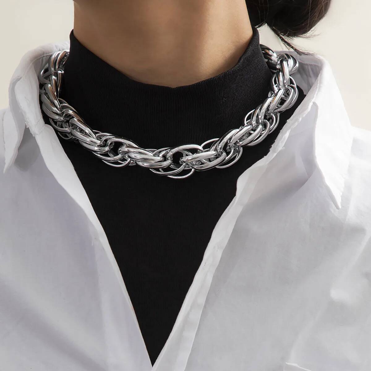 Hip Hop Coarse Gold Color Metal Clavicle Necklace Women's 2023 Punk Style Simply Twist The Necklaces Men's Fashion Jewelry Jewelry for Women