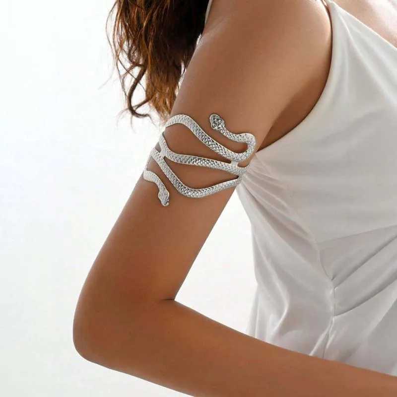 Vintage Metal Snake Shape Arm Chain Bracelets For Women Exaggerated Gold Color Animal Open Adjustable Cuff Bracelet Jewelry W250807