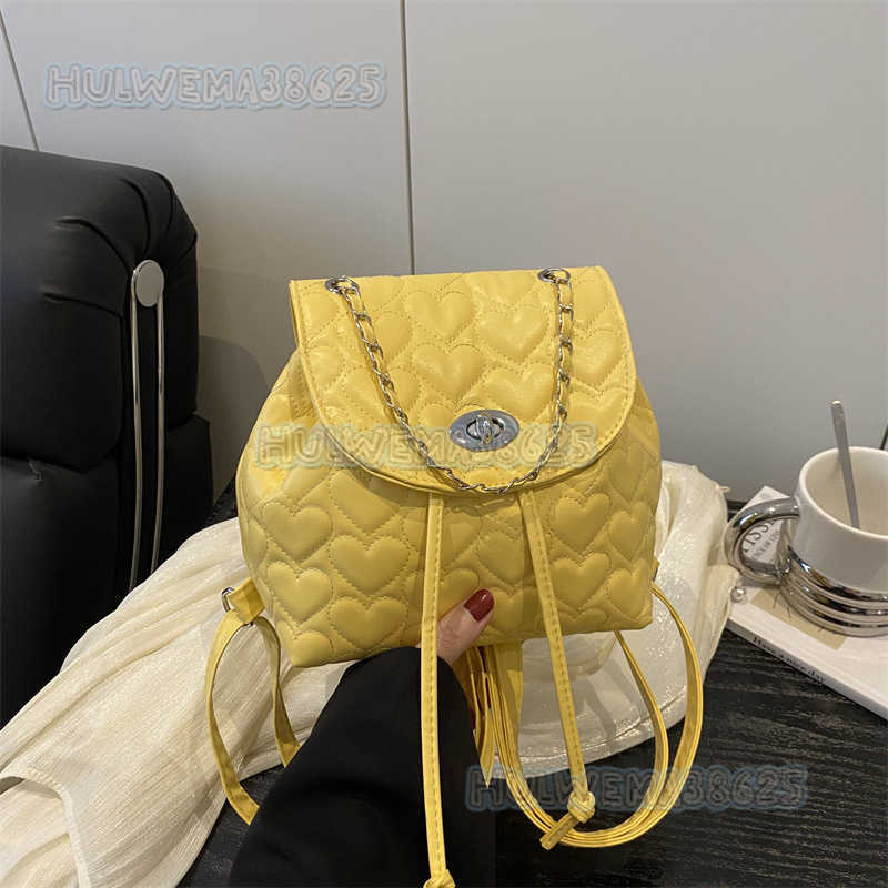 Style Heart Quilted Chain Backpack for Women 2025 New Fashion Casual Shoulder Bag Bucket Bag H250806