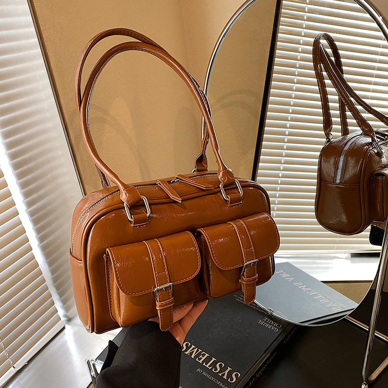 Large-Capacity Fashionable Womens Underarm Shoulder Bag with Multiple Pockets for Everyday Use