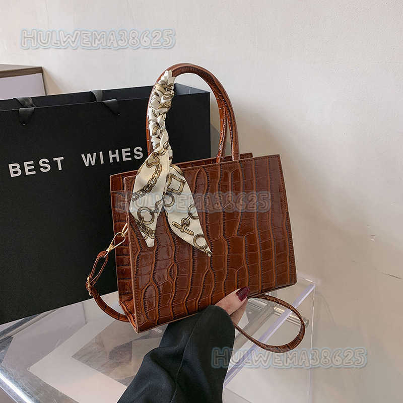 High-quality Large Capacity Bag for Women 2024 Summer New Fashion Decorated Handheld Crossbody Bag H250806