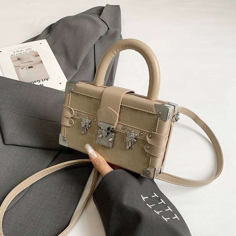 Unique Casual Mini Clutch Bag For Leisure Women With Stylish Simple Vintage Fashion And Solid Color