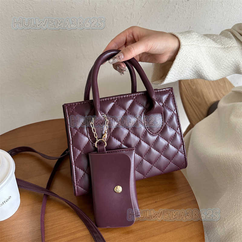 Solid Color Simple Fashion Diamond Embroidery Thread Bag 2023 Trendy Single Shoulder Crossbody Bag Small Square Bag Trendy H250806
