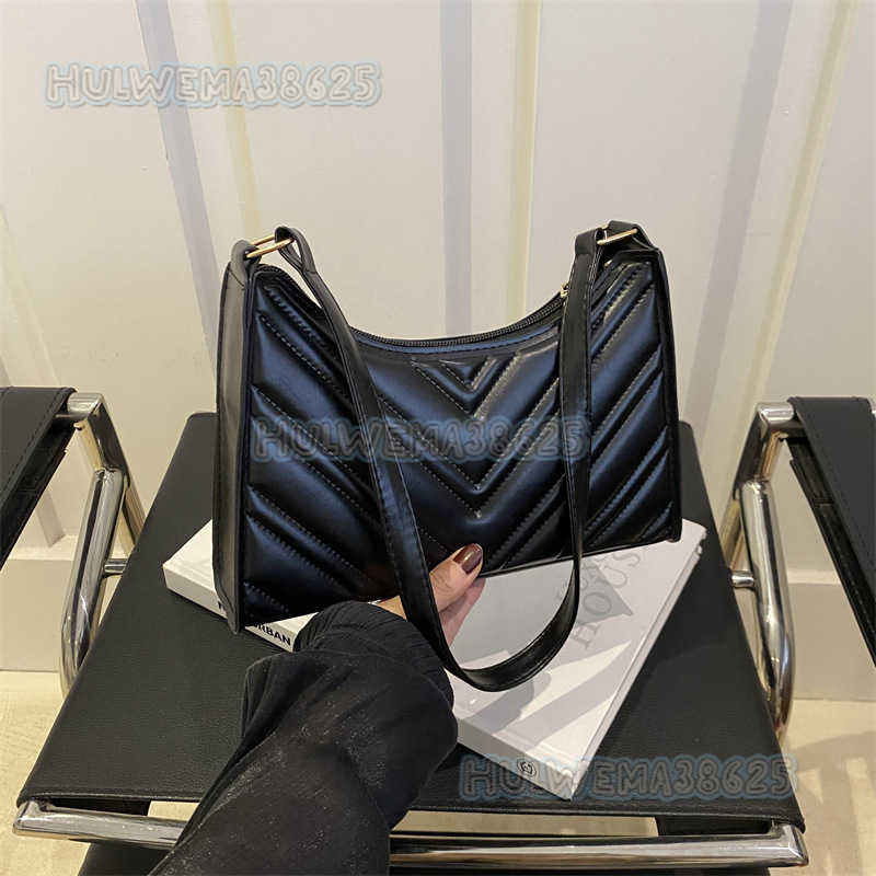 Niche Design Quilted Baguette Underarm Bag for Women 2024 Summer New Trendy Versatile Chain Shoulder Bag for Girls H250806