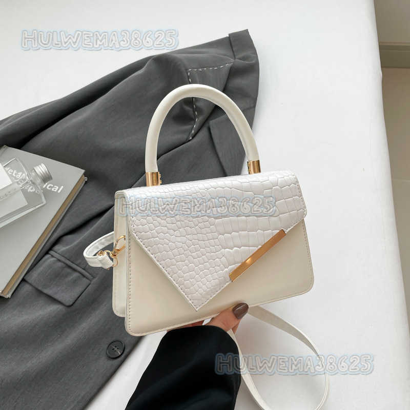 Simple Handheld Small Bag for Women 2025 New Trendy Fashion Crocodile Pattern Stylish Single Shoulder Crossbody Small Square Bag H250806