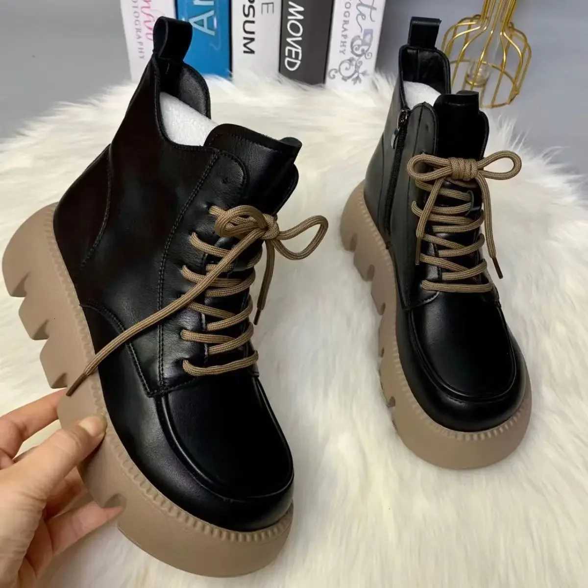 2022 Spring and Autumn New Soft Leather Fi Boots Versatile Fi Spge Cake Thick Bottom Tall Short Boots XJ250807