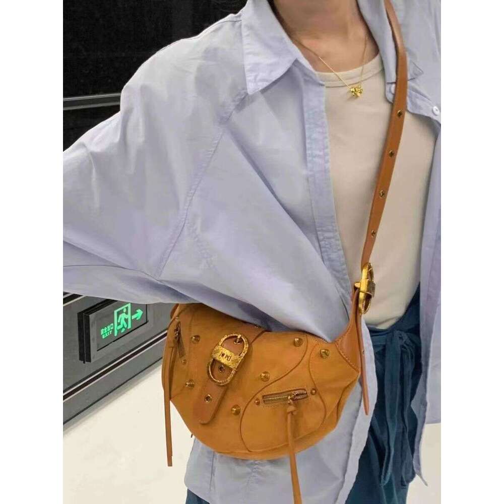 Designer Bag Tote bag Shoulder Bag Niche Cool Hot Girl Rivet Motorcycle New Fashion Women S High End Versatile Commuter Crossbody Trendy