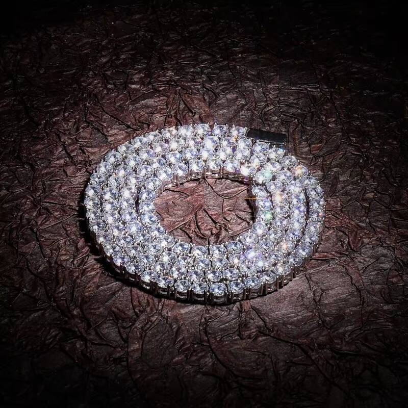 Hip-hop single tennis necklace, inlaid with 4mm diamond geometric shapes, anniversary new spring collection.
