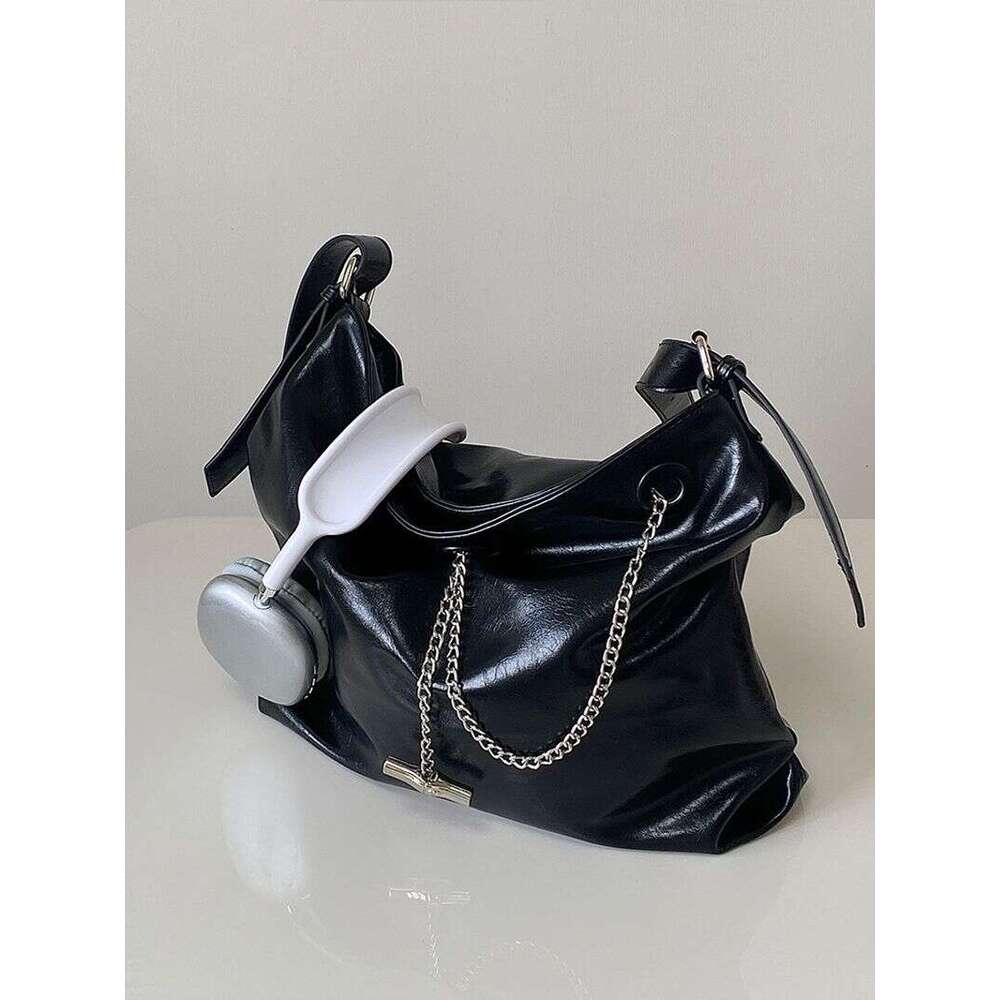 Small group dark tote feeling chain women s new crossbody series large capacity commuting shoulder bag