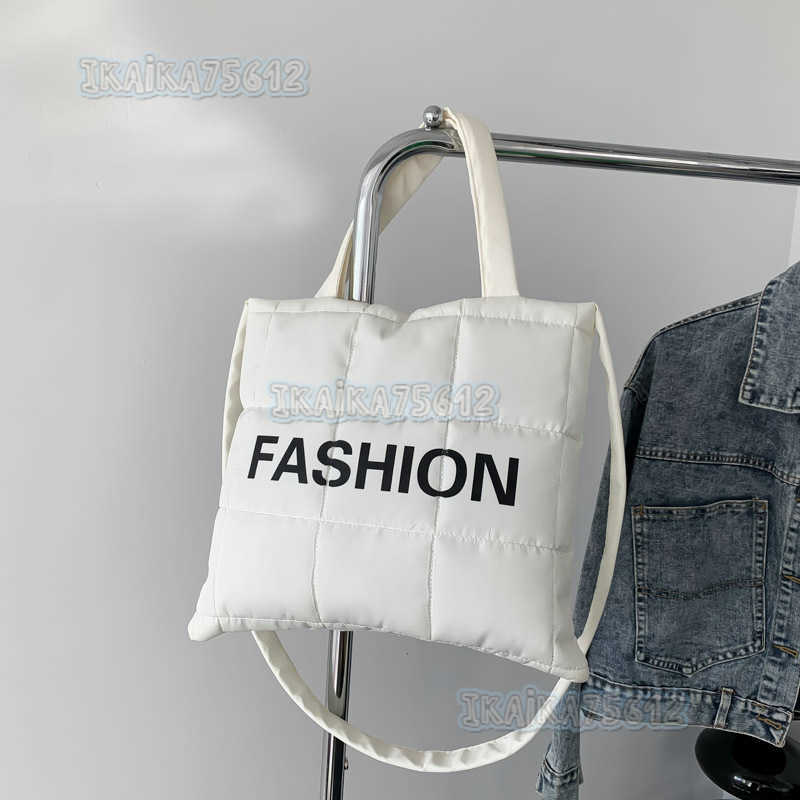 Celebrity and Stylish Handbag 2023 New Large Capacity Shoulder Crossbody Bag Simple Casual Tote Bag H250806