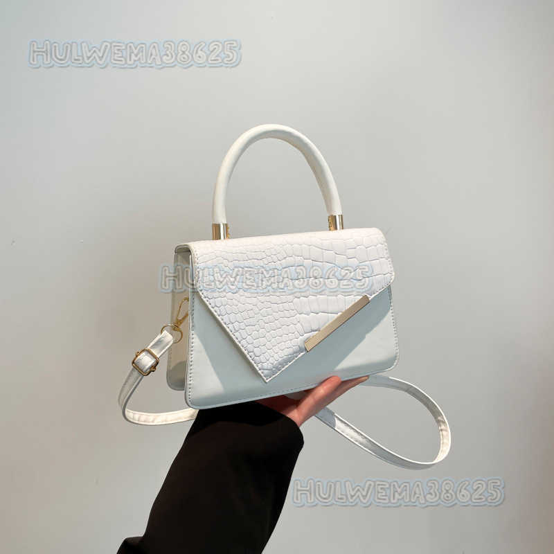 Simple Handheld Small Bag for Women 2025 New Trendy Fashion Crocodile Pattern Stylish Single Shoulder Crossbody Small Square Bag H250806