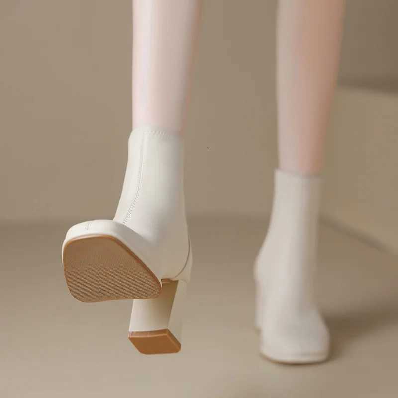 2025 Autumn Winter Women Soft Leather Plus Veet Heel Ankle Boots Square Toe Zipper Ladies Short Boots Womens BootsXJ250807