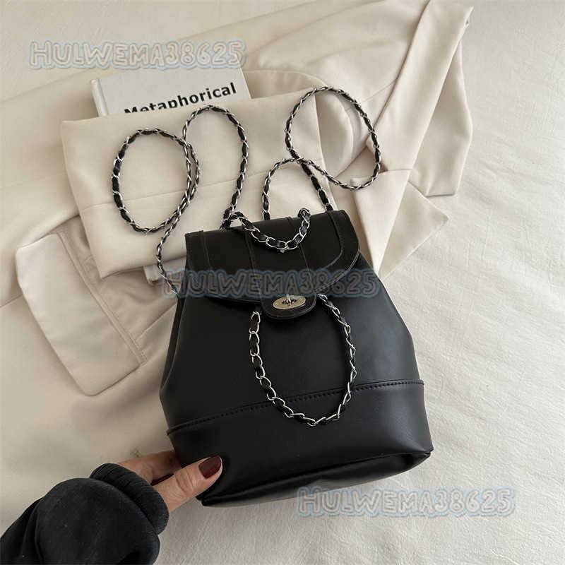 Iridescent Chain Backpack for Women 2023 New Fashionable College Student Bag Stylish Handbag Simple Small Backpack H250806