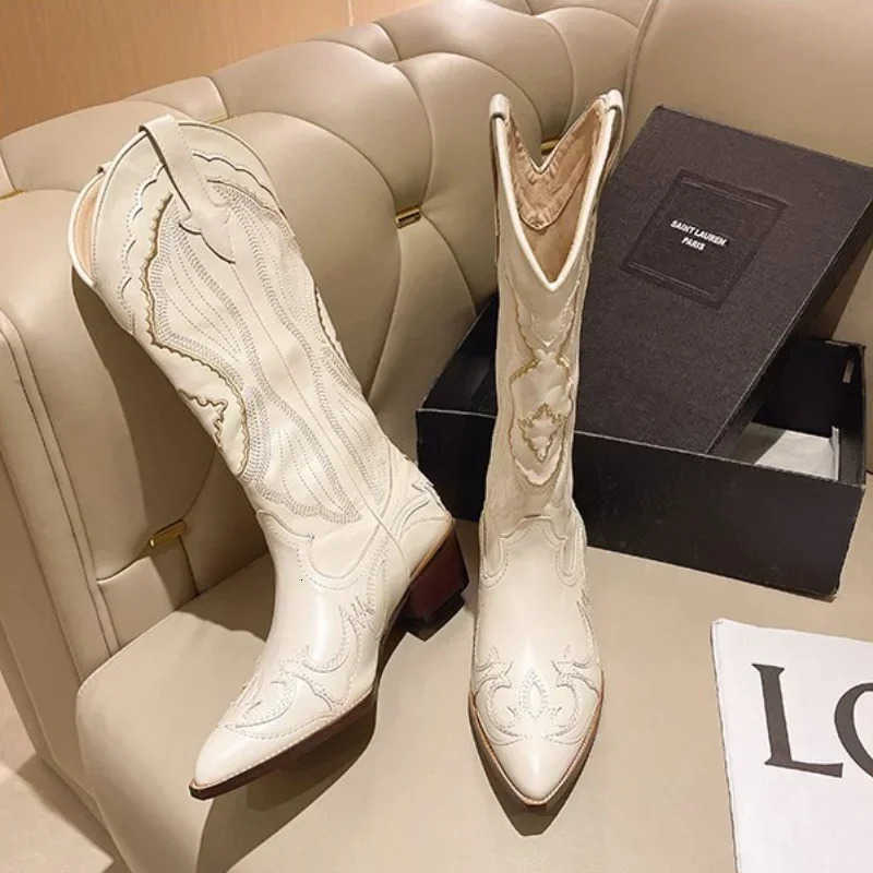 Vintage Square Head Thick Heel Cowboy Boot for Women Embroidered Western Cowboy Boots Side Zipper Shoes Autumn Pointed Boots M250807