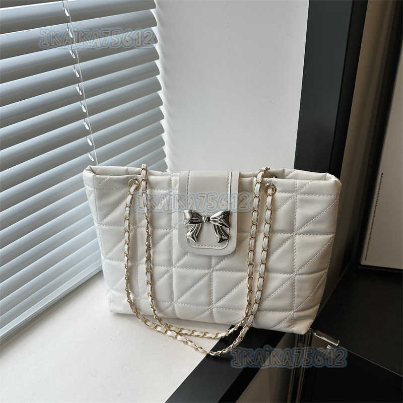 Soft Quilted Chain Bag Large Capacity Tote Bag 2024 New Trendy Fashion Versatile Shoulder Bag Large Bag H250806