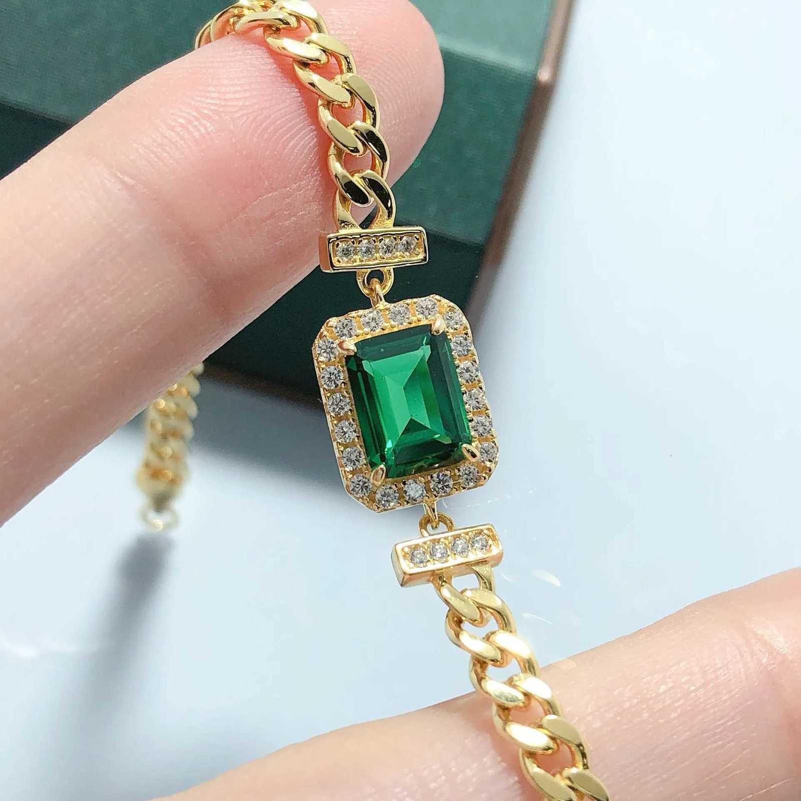 Luxury 100% Real 18k Gold Womens Vintage Emerald Diamond Bracelet Square Moissanite Bracelet W250807