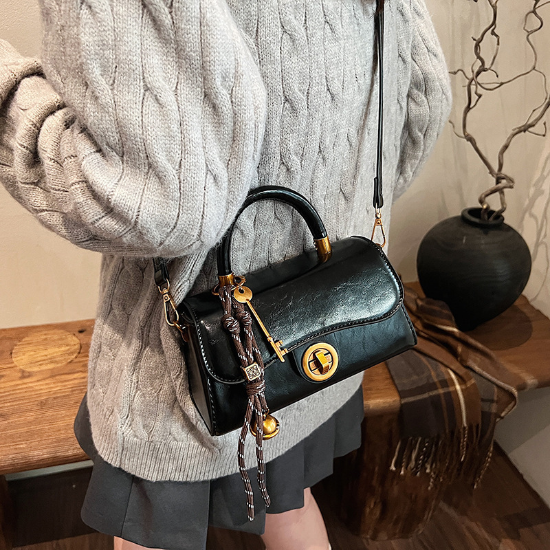 Trendy Female Shoulder Bag Compact Designer Squared Satchel for Everyday Use