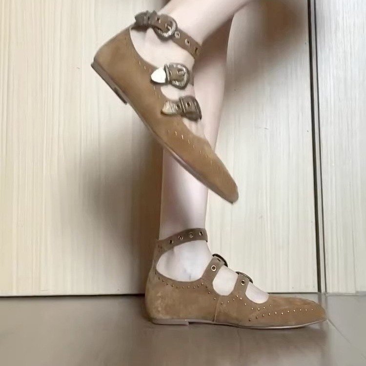 Designer Retro Riveted High Heels 2025 New T-shaped Single Belt Pointed Thick Heels Women's Shoes