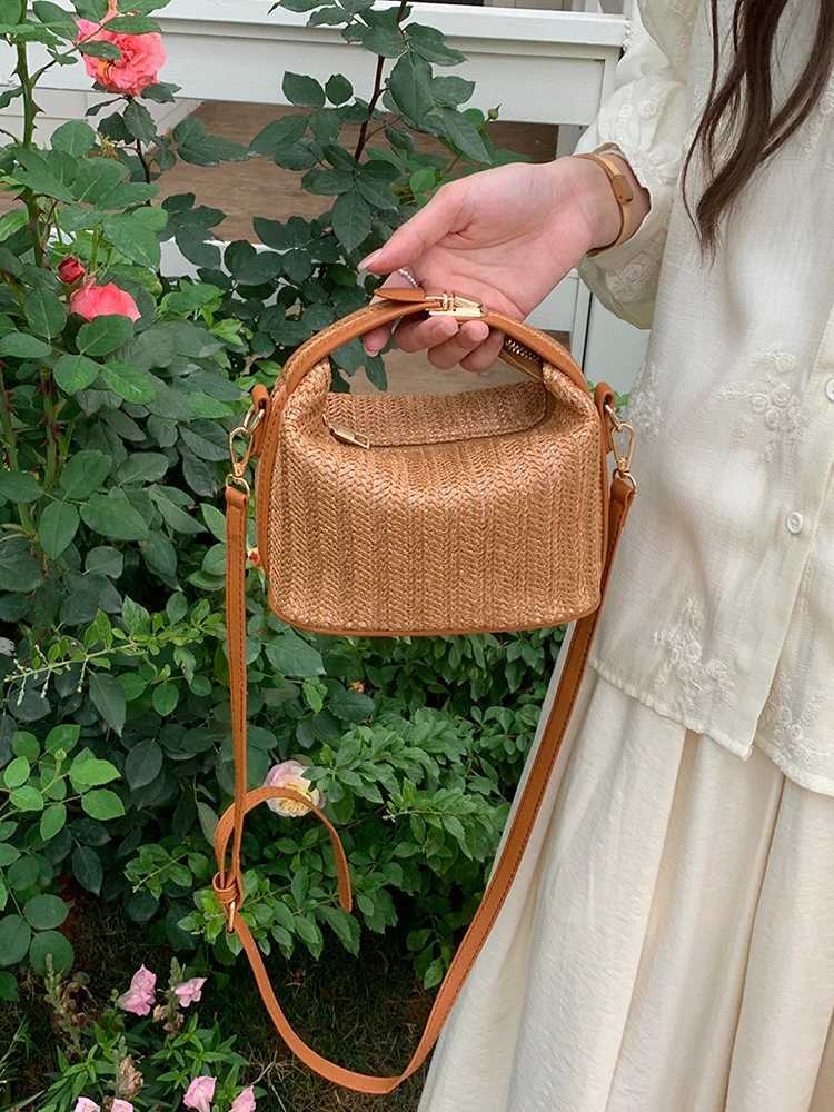 2025 New Summer Woven Bag Fashionable Crossbody Bag Shoulder Bag Casual Womens Daily Commuting Bag Vacation Beach Handbag Z250807