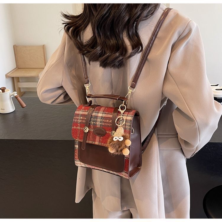 2025 Autumn New Women s Backpack College Style Backpack Niche trend New Style Simple Grid Backpack Commuting Retro Style New Designer Backpack