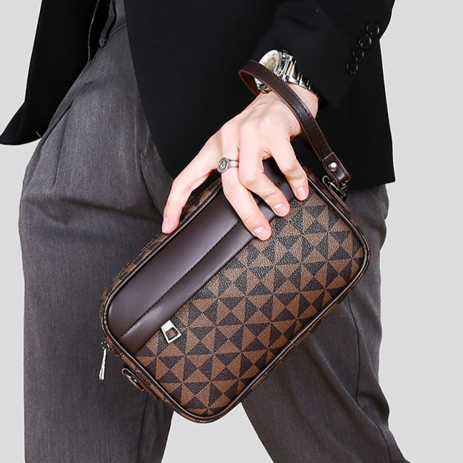 Free Shipping Designer Luxury Men's Shoulder Bag Soft Leather Texture Business Casual Crossbody Bag Simple Luxury Multifunctional Wristlet Casual