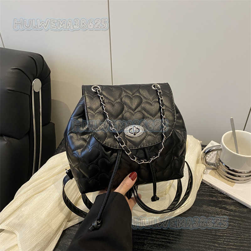 Style Heart Quilted Chain Backpack for Women 2025 New Fashion Casual Shoulder Bag Bucket Bag H250806