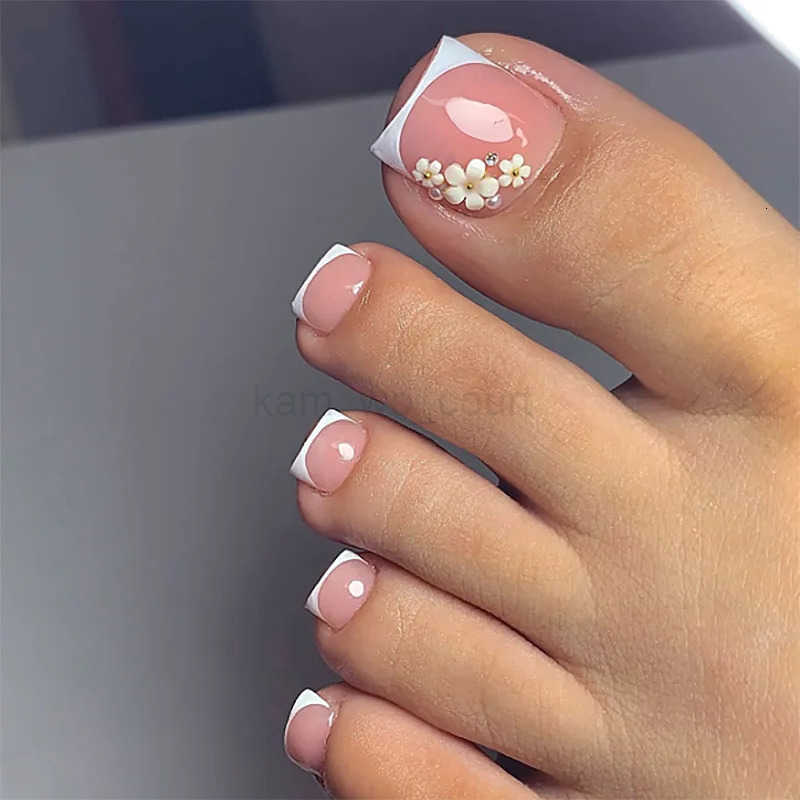 New French False Toe Nails with Heart Rhinestone Design White Edge Summer Press on Toenails Fashion Manicure Fake Toenail Patch M250807