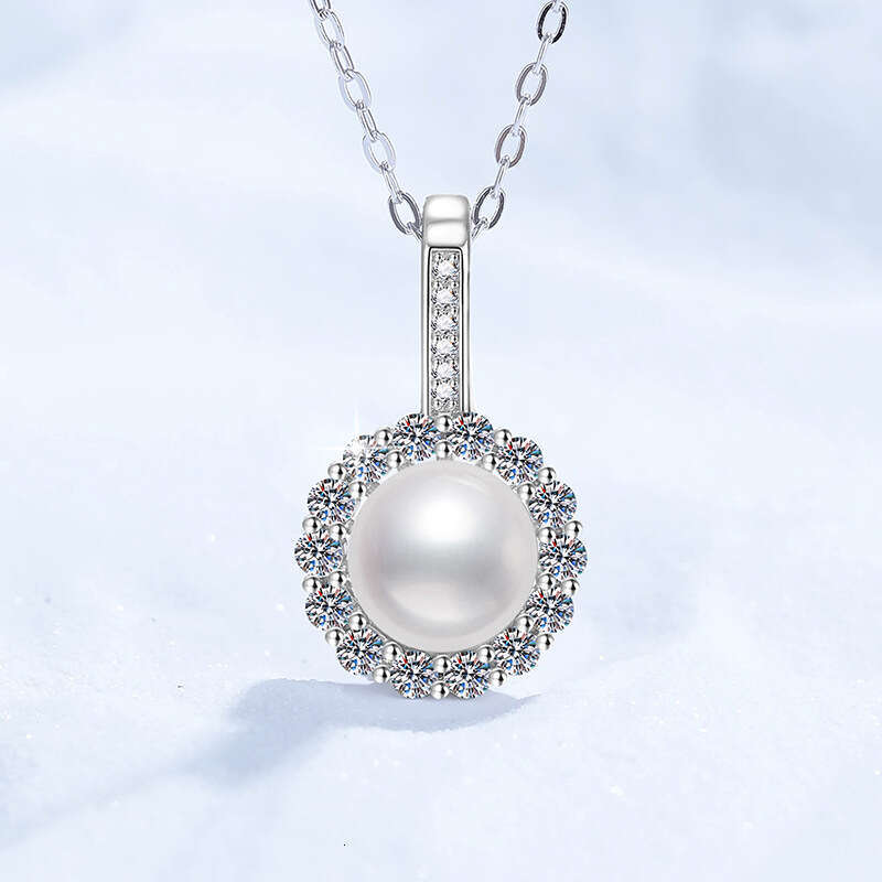 Iced Out VVS Moissanite Necklace Natural Freshwater Pearl Suower Versatile Pendant