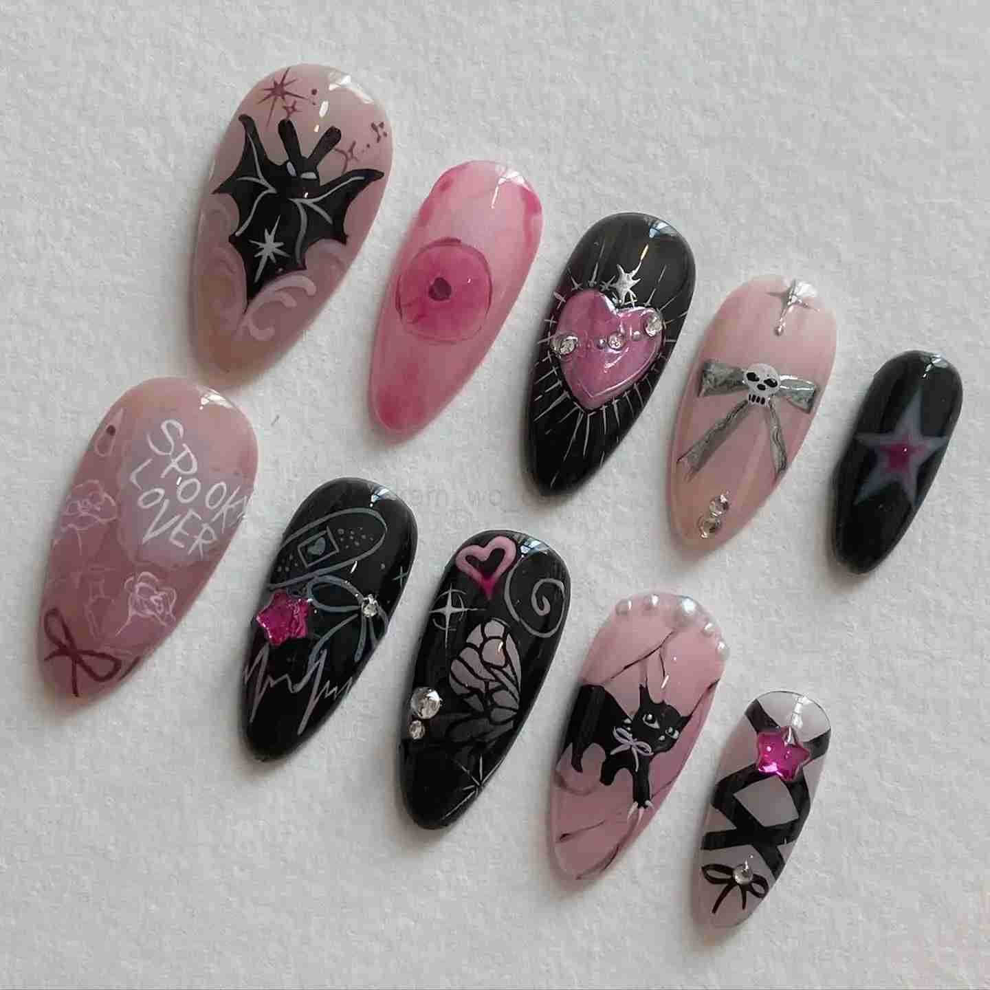 24PCS Dark Black Bat Medium Almond Stick on False Nails with Ghost Patterns 3D Relief French Fake Nails Halloween Wearable Nails M250807
