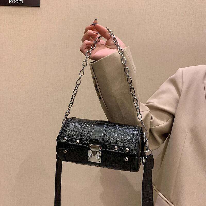 Brand Retro Cylindrical Crocodile Print Shoulder Bags for Women Chain Crossbody Bag Designer Lock Handbags and Purses Female