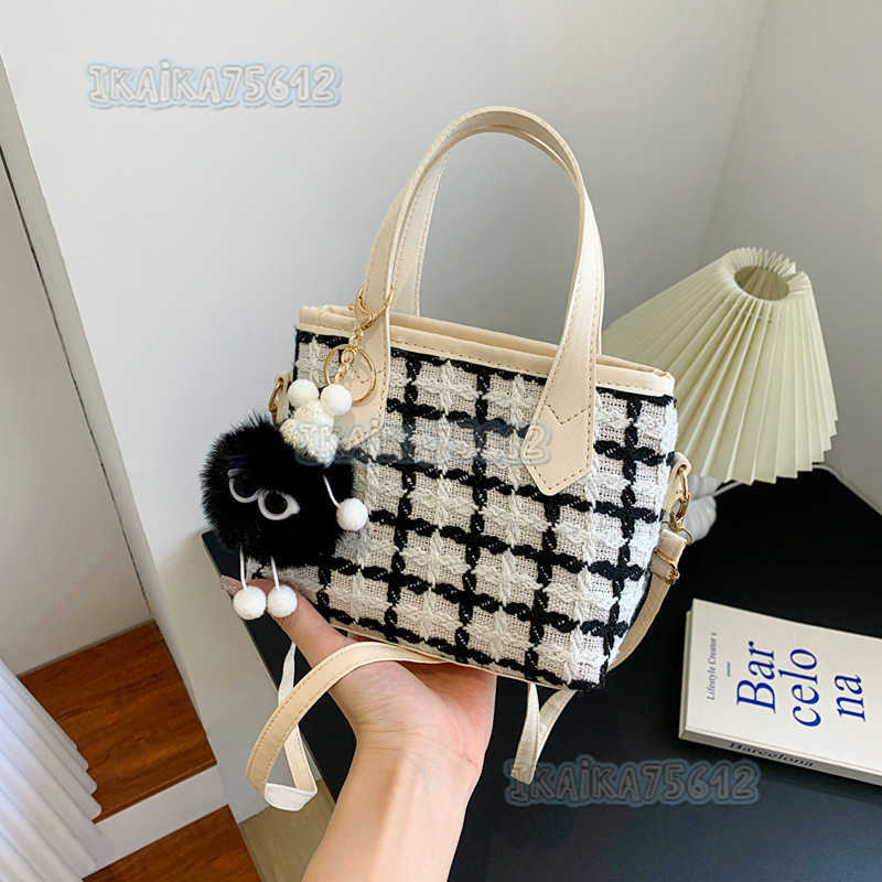 Celebrity Fashion Woolen Plaid Handbag 2022 Autumn Winter New Style Elegant Commuter Single Shoulder Crossbody Bucket Bag H250806