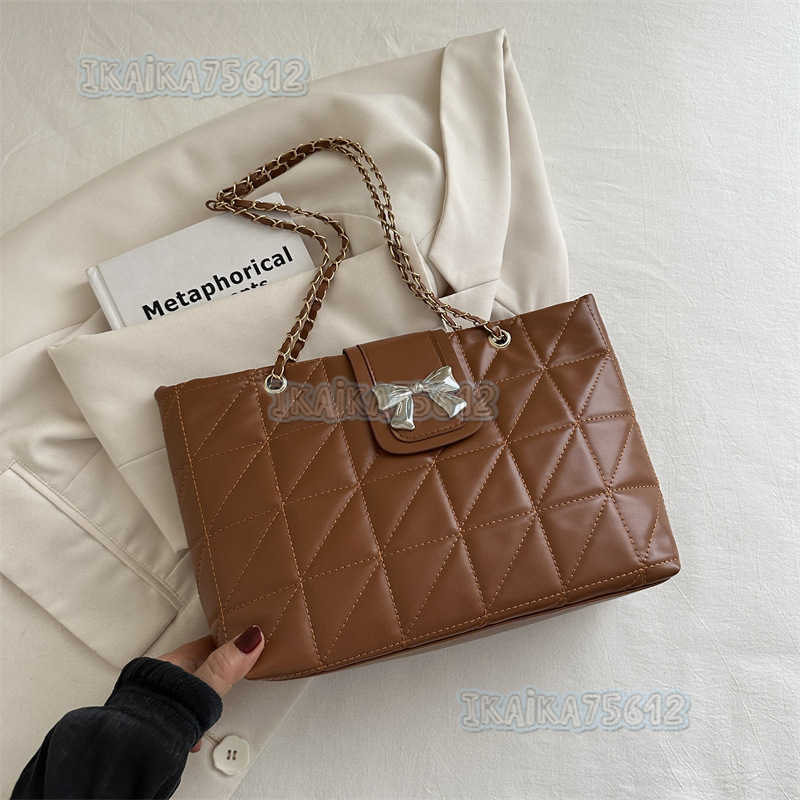 Soft Quilted Chain Bag Large Capacity Tote Bag 2024 New Trendy Fashion Versatile Shoulder Bag Large Bag H250806