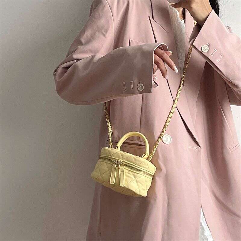 Xiaoxiangfeng Women's Fashion 2024 New Handheld Chain Versatile Mini One Shoulder Crossbody Mouth Red Bag