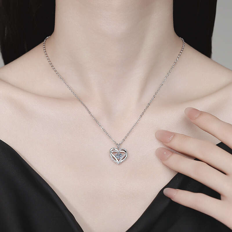 Iced Out VVS Moissanite Eternal Heart Pendant Necklace Light High-End Feel Women's Valentine's Day Collarbone Chain