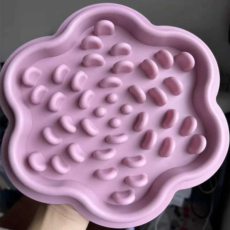 Pet Products Mat For Dogs Cats Slow Food Bowls With Suction Cup Feeding Food Silicone Lick Pad Dog Slow Feeders Treat Dispensing Y250806