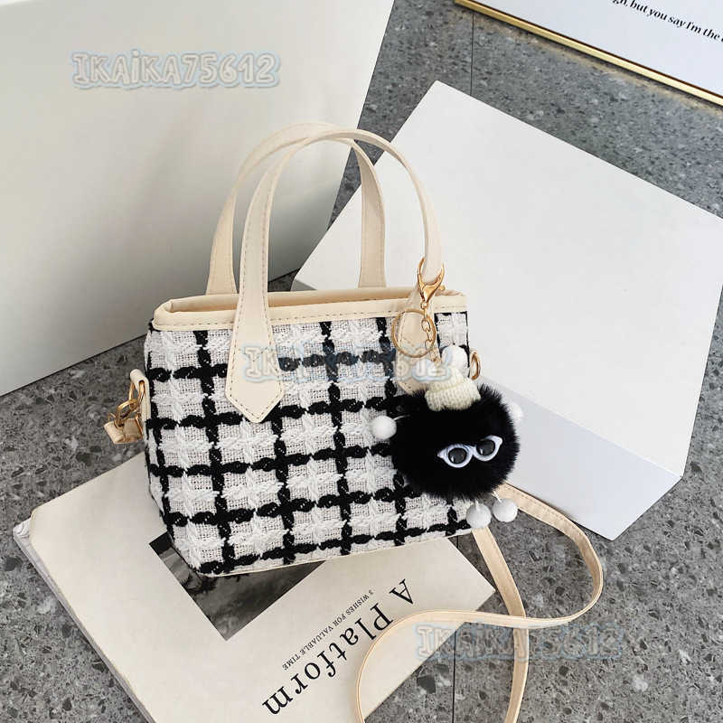 Celebrity Fashion Woolen Plaid Handbag 2022 Autumn Winter New Style Elegant Commuter Single Shoulder Crossbody Bucket Bag H250806